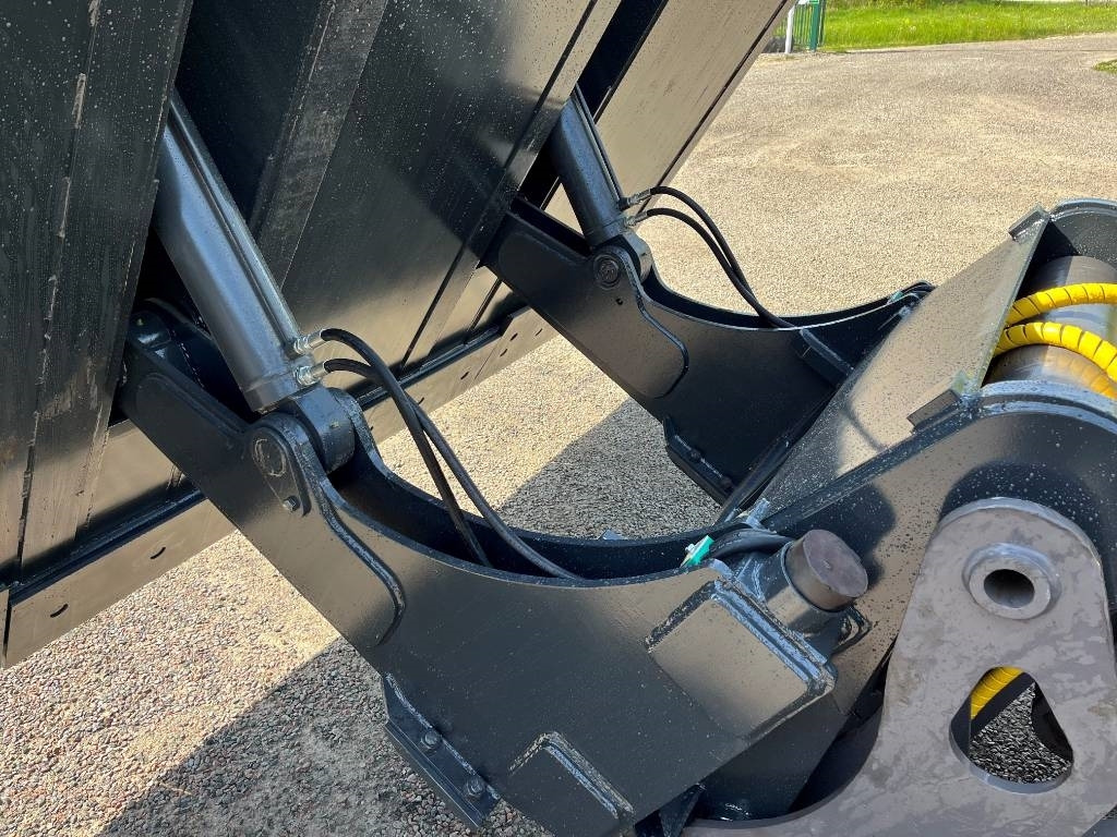 Högtippande skopa / High tip bucket 13 m3 - Kauha - Rakennuskoneet: kuva Högtippande skopa / High tip bucket 13 m3 - Kauha - Rakennuskoneet Högtippande skopa / High tip bucket 13 m3 - Kauha - Rakennuskoneet: kuva Högtippande skopa / High tip bucket 13 m3 - Kauha - Rakennuskoneet