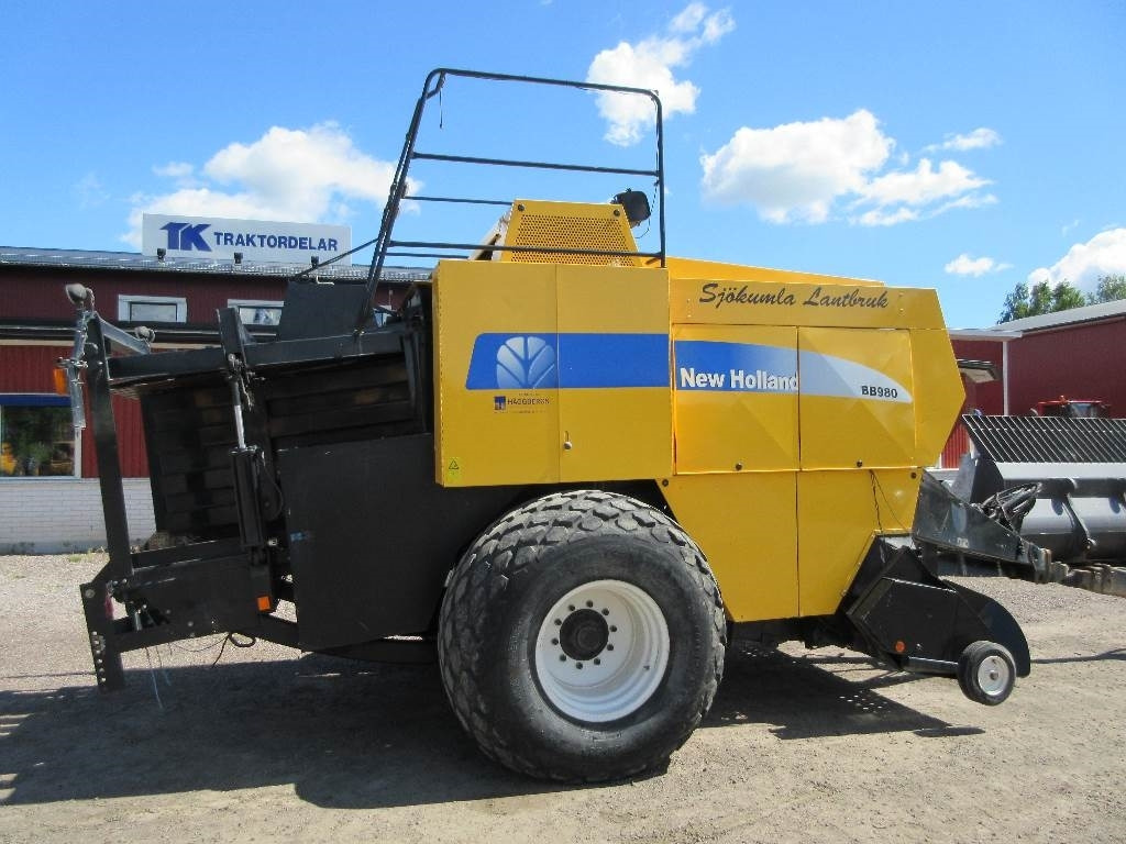 New Holland BB980 Damaged / Skadad - Kanttipaalain: kuva New Holland BB980 Damaged / Skadad - Kanttipaalain New Holland BB980 Damaged / Skadad - Kanttipaalain: kuva New Holland BB980 Damaged / Skadad - Kanttipaalain