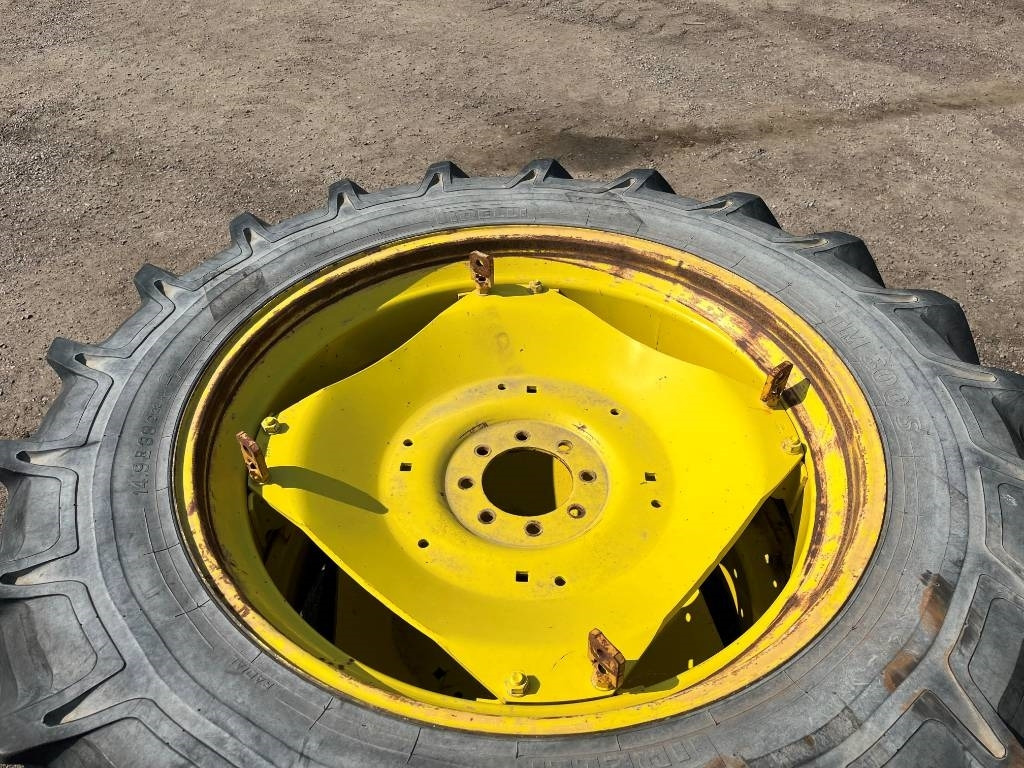 Pirelli 14,9R38 till John Deere - Rengas - Maatalouskoneet: kuva Pirelli 14,9R38 till John Deere - Rengas - Maatalouskoneet Pirelli 14,9R38 till John Deere - Rengas - Maatalouskoneet: kuva Pirelli 14,9R38 till John Deere - Rengas - Maatalouskoneet