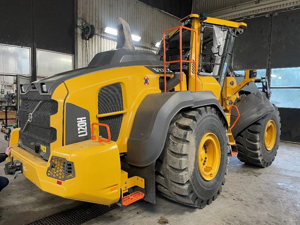 Volvo L 120 H - Pyöräkuormaaja: kuva Volvo L 120 H - Pyöräkuormaaja Volvo L 120 H - Pyöräkuormaaja: kuva Volvo L 120 H - Pyöräkuormaaja