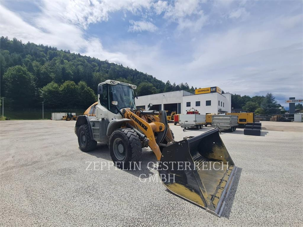 Liebherr L526 - Pyöräkuormaaja: kuva Liebherr L526 - Pyöräkuormaaja Liebherr L526 - Pyöräkuormaaja: kuva Liebherr L526 - Pyöräkuormaaja