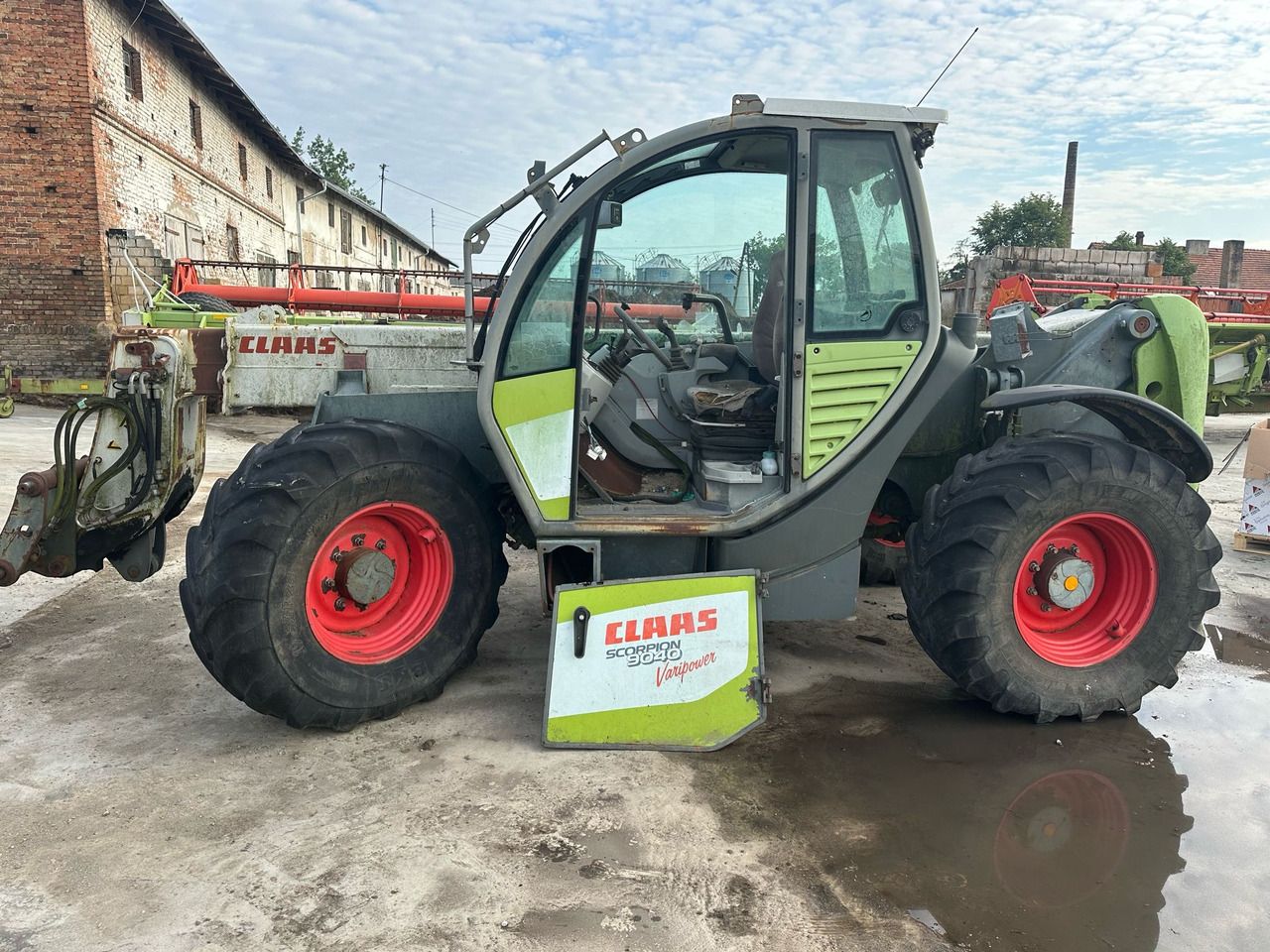 Claas Scorpion 9040 Variopower - zbiornik paliwa - Polttoainetankki - Kurottaja: kuva Claas Scorpion 9040 Variopower - zbiornik paliwa - Polttoainetankki - Kurottaja Claas Scorpion 9040 Variopower - zbiornik paliwa - Polttoainetankki - Kurottaja: kuva Claas Scorpion 9040 Variopower - zbiornik paliwa - Polttoainetankki - Kurottaja