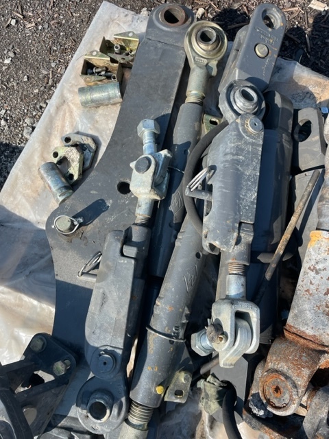 Claas xerion 4000 - 5000 tylny podnośnik TUZ części - Runko/ Alusta - Maatalouskoneet: kuva Claas xerion 4000 - 5000 tylny podnośnik TUZ części - Runko/ Alusta - Maatalouskoneet Claas xerion 4000 - 5000 tylny podnośnik TUZ części - Runko/ Alusta - Maatalouskoneet: kuva Claas xerion 4000 - 5000 tylny podnośnik TUZ części - Runko/ Alusta - Maatalouskoneet