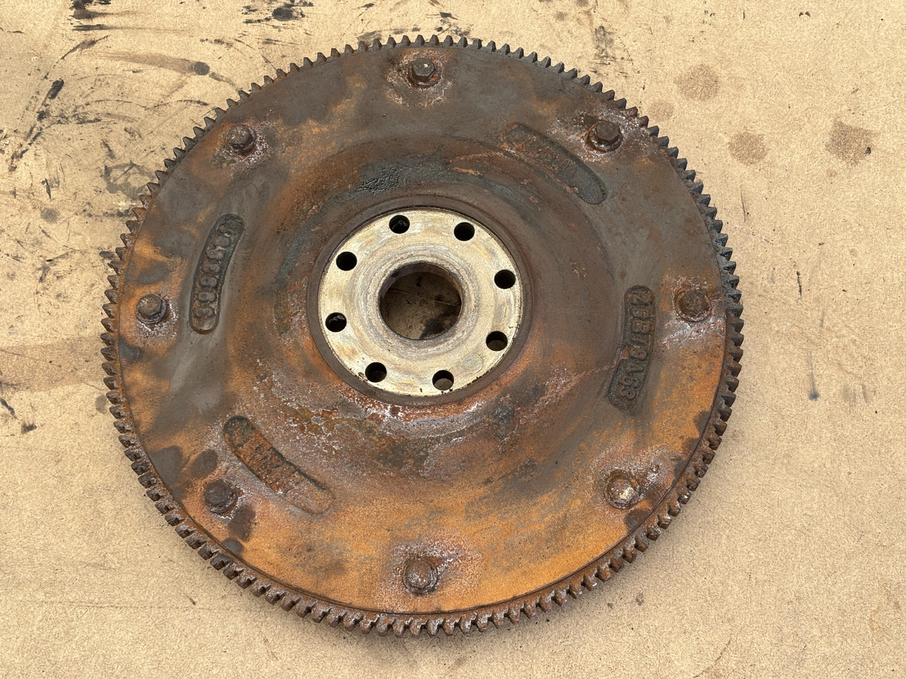 Cummins 8.3 6CT 6CTA 6CTAA Koło zamachowe 3993881 - Vauhtipyörä - Maatalouskoneet: kuva Cummins 8.3 6CT 6CTA 6CTAA Koło zamachowe 3993881 - Vauhtipyörä - Maatalouskoneet Cummins 8.3 6CT 6CTA 6CTAA Koło zamachowe 3993881 - Vauhtipyörä - Maatalouskoneet: kuva Cummins 8.3 6CT 6CTA 6CTAA Koło zamachowe 3993881 - Vauhtipyörä - Maatalouskoneet