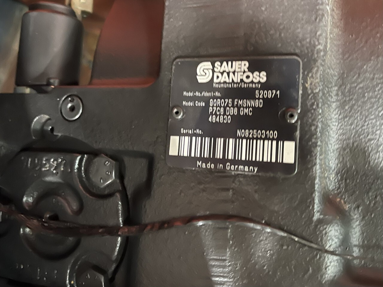 Danfos-pompa jazdy-hydrostat/pompa jazdy Merlo 40.7 - Hydraulipumppu - Kurottaja: kuva Danfos-pompa jazdy-hydrostat/pompa jazdy Merlo 40.7 - Hydraulipumppu - Kurottaja Danfos-pompa jazdy-hydrostat/pompa jazdy Merlo 40.7 - Hydraulipumppu - Kurottaja: kuva Danfos-pompa jazdy-hydrostat/pompa jazdy Merlo 40.7 - Hydraulipumppu - Kurottaja