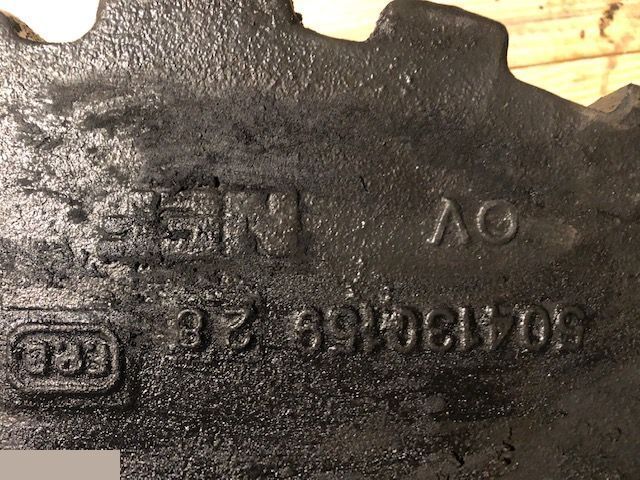 Iveco F4CE04 - Obudowa Koła Zamachowego - Vauhtipyörä - Maatalouskoneet: kuva Iveco F4CE04 - Obudowa Koła Zamachowego - Vauhtipyörä - Maatalouskoneet Iveco F4CE04 - Obudowa Koła Zamachowego - Vauhtipyörä - Maatalouskoneet: kuva Iveco F4CE04 - Obudowa Koła Zamachowego - Vauhtipyörä - Maatalouskoneet