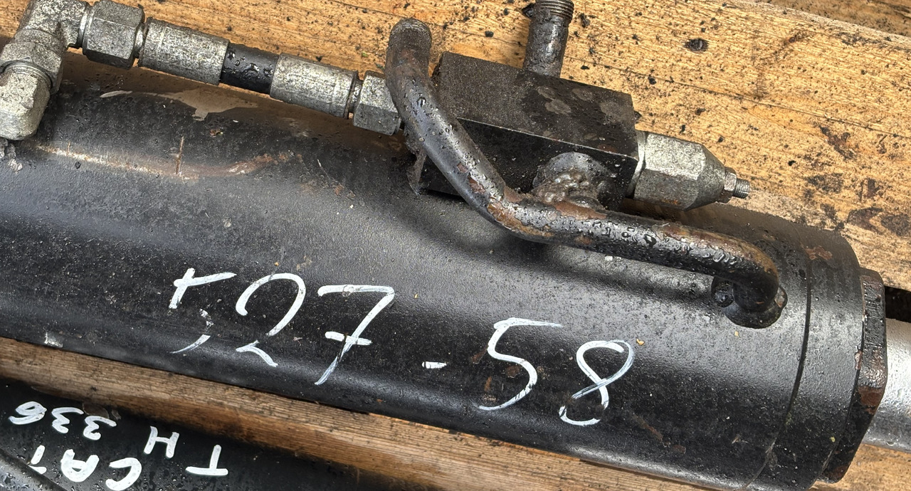 JCB 527-58 52758 527 58 Siłownik Wychyłu Łyżki - Hydraulisylinteri - Kurottaja: kuva JCB 527-58 52758 527 58 Siłownik Wychyłu Łyżki - Hydraulisylinteri - Kurottaja JCB 527-58 52758 527 58 Siłownik Wychyłu Łyżki - Hydraulisylinteri - Kurottaja: kuva JCB 527-58 52758 527 58 Siłownik Wychyłu Łyżki - Hydraulisylinteri - Kurottaja