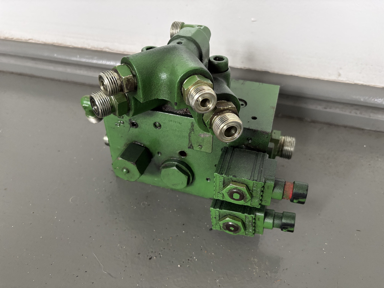 John Deere 6010 6110 6210 6310 6410 Blok Zaworowy TLS AL116954 - Hydrauliventtiili - Maatalouskoneet: kuva John Deere 6010 6110 6210 6310 6410 Blok Zaworowy TLS AL116954 - Hydrauliventtiili - Maatalouskoneet John Deere 6010 6110 6210 6310 6410 Blok Zaworowy TLS AL116954 - Hydrauliventtiili - Maatalouskoneet: kuva John Deere 6010 6110 6210 6310 6410 Blok Zaworowy TLS AL116954 - Hydrauliventtiili - Maatalouskoneet