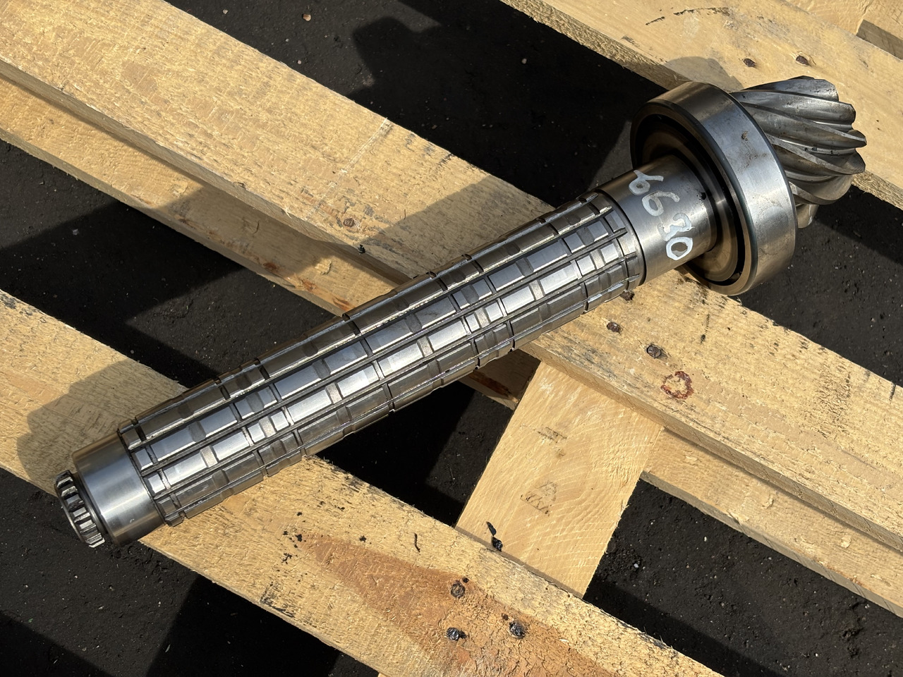 John Deere 6630 Wał napędowy skrzyni biegów L102628 - Vetoakseli - Maatalouskoneet: kuva John Deere 6630 Wał napędowy skrzyni biegów L102628 - Vetoakseli - Maatalouskoneet John Deere 6630 Wał napędowy skrzyni biegów L102628 - Vetoakseli - Maatalouskoneet: kuva John Deere 6630 Wał napędowy skrzyni biegów L102628 - Vetoakseli - Maatalouskoneet