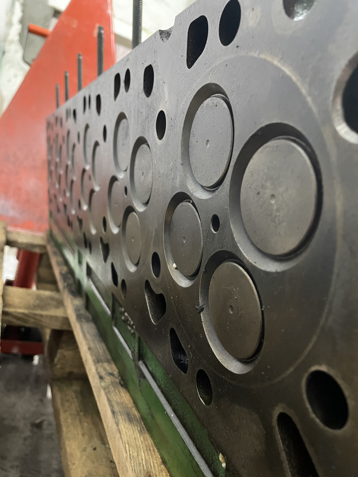 John Deere S790 9470 9470RX - głowica cylindra RE520563 - Sylinteripää - Maatalouskoneet: kuva  John Deere S790 9470 9470RX - głowica cylindra RE520563 - Sylinteripää - Maatalouskoneet John Deere S790 9470 9470RX - głowica cylindra RE520563 - Sylinteripää - Maatalouskoneet: kuva  John Deere S790 9470 9470RX - głowica cylindra RE520563 - Sylinteripää - Maatalouskoneet