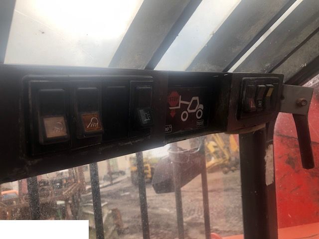 Manitou 628 - Kabina - Ohjaamo - Kurottaja: kuva Manitou 628 - Kabina - Ohjaamo - Kurottaja Manitou 628 - Kabina - Ohjaamo - Kurottaja: kuva Manitou 628 - Kabina - Ohjaamo - Kurottaja