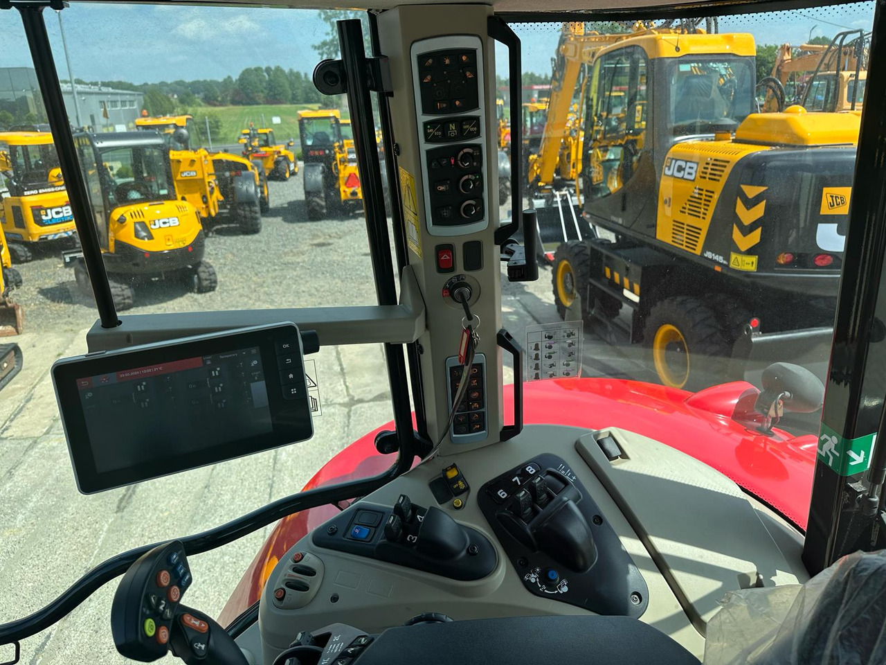 Massey Ferguson 7715S - Traktori: kuva  Massey Ferguson 7715S - Traktori Massey Ferguson 7715S - Traktori: kuva  Massey Ferguson 7715S - Traktori