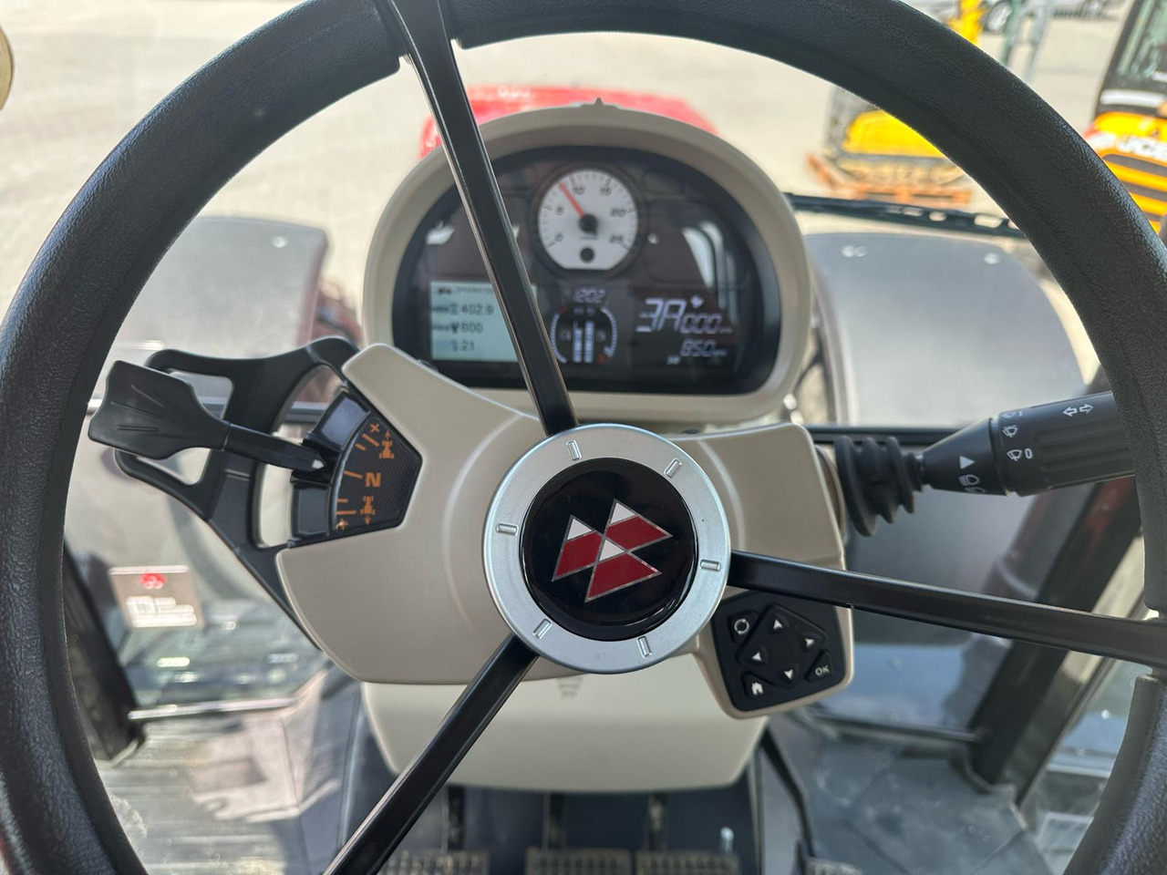 Massey Ferguson 7715S - Traktori: kuva  Massey Ferguson 7715S - Traktori Massey Ferguson 7715S - Traktori: kuva  Massey Ferguson 7715S - Traktori