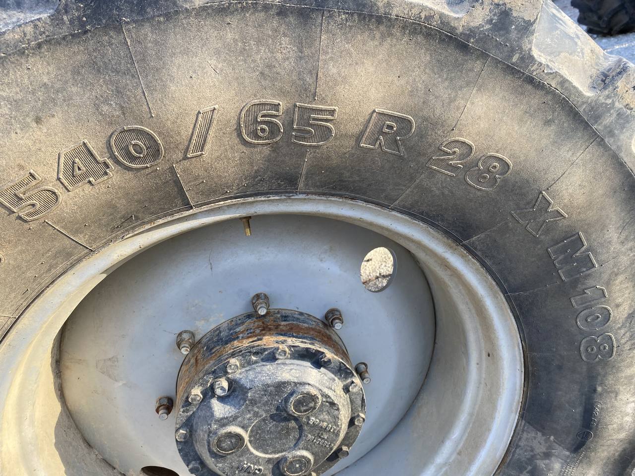 Opony Michelin 540/65R28 - Rengas - Maatalouskoneet: kuva Opony Michelin 540/65R28 - Rengas - Maatalouskoneet Opony Michelin 540/65R28 - Rengas - Maatalouskoneet: kuva Opony Michelin 540/65R28 - Rengas - Maatalouskoneet