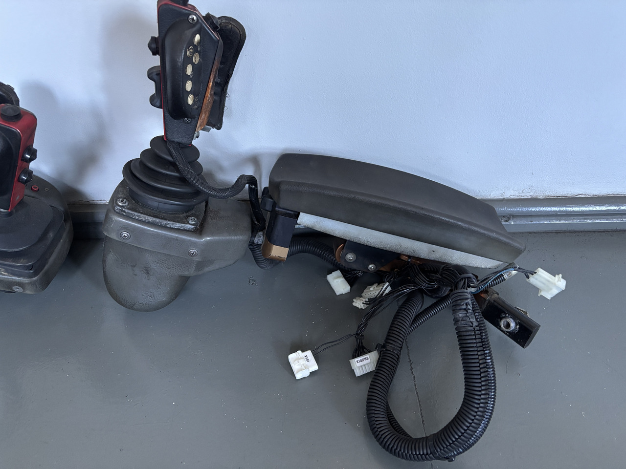 Valmet Harvester - joystick z podłokietnikiem - sterowanie - Vaihdekeppi - Maatalouskoneet: kuva Valmet Harvester - joystick z podłokietnikiem - sterowanie - Vaihdekeppi - Maatalouskoneet Valmet Harvester - joystick z podłokietnikiem - sterowanie - Vaihdekeppi - Maatalouskoneet: kuva Valmet Harvester - joystick z podłokietnikiem - sterowanie - Vaihdekeppi - Maatalouskoneet