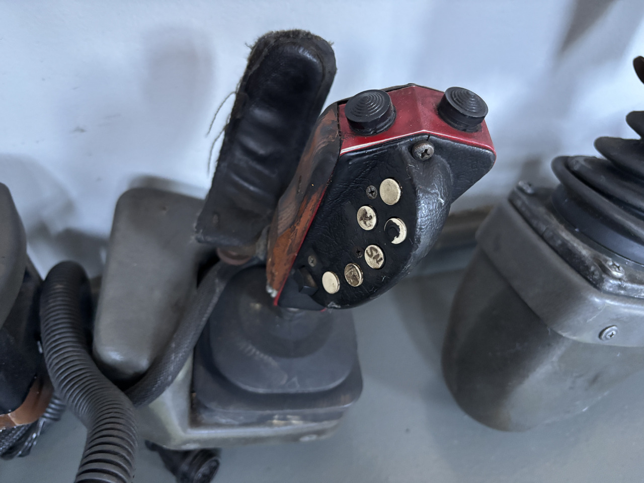 Valmet Harvester - joystick z podłokietnikiem - sterowanie - Vaihdekeppi - Maatalouskoneet: kuva Valmet Harvester - joystick z podłokietnikiem - sterowanie - Vaihdekeppi - Maatalouskoneet Valmet Harvester - joystick z podłokietnikiem - sterowanie - Vaihdekeppi - Maatalouskoneet: kuva Valmet Harvester - joystick z podłokietnikiem - sterowanie - Vaihdekeppi - Maatalouskoneet