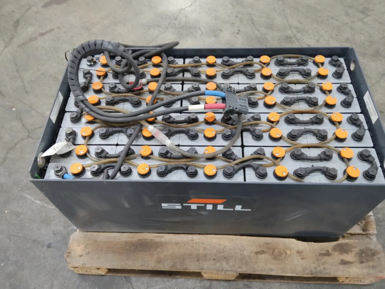 Battery TAB 80V 240Ah - Akku - Materiaalinkäsittely: kuva Battery TAB 80V 240Ah - Akku - Materiaalinkäsittely Battery TAB 80V 240Ah - Akku - Materiaalinkäsittely: kuva Battery TAB 80V 240Ah - Akku - Materiaalinkäsittely