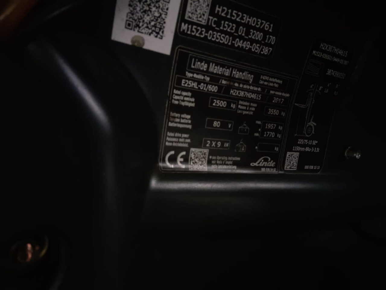 Linde E25HL-01/600 - Sähkötrukki: kuva Linde E25HL-01/600 - Sähkötrukki Linde E25HL-01/600 - Sähkötrukki: kuva Linde E25HL-01/600 - Sähkötrukki