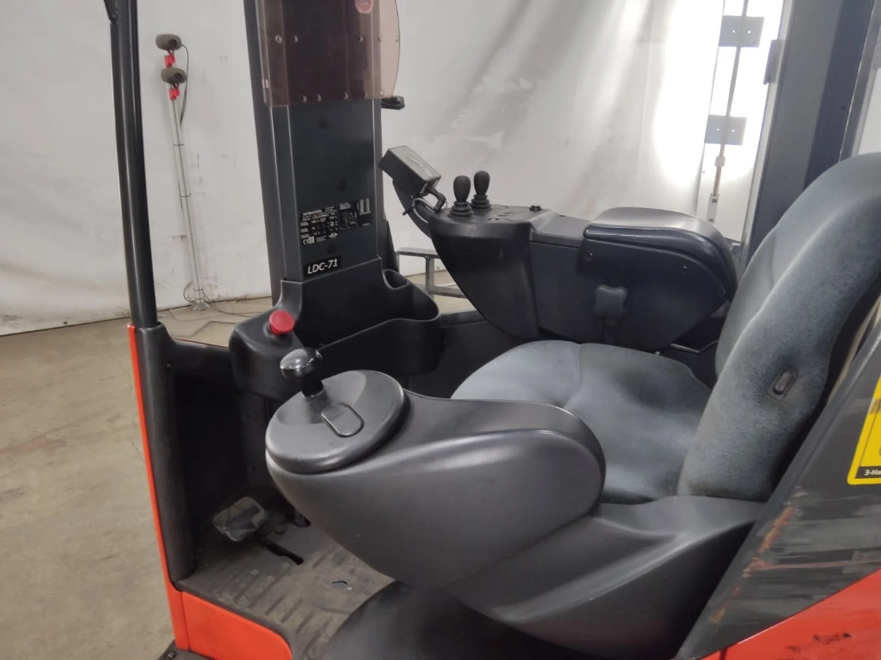 Linde R14X-03 - Työntömastotrukki: kuva Linde R14X-03 - Työntömastotrukki Linde R14X-03 - Työntömastotrukki: kuva Linde R14X-03 - Työntömastotrukki