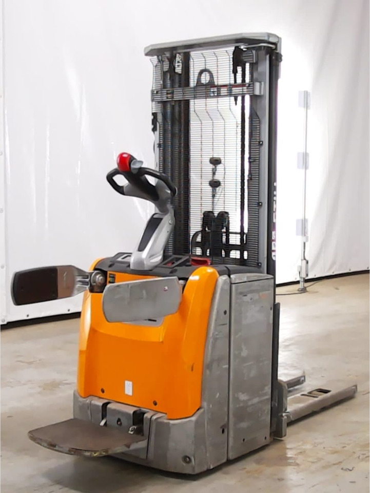 STILL EXV16 - Pinoamistrukki: kuva STILL EXV16 - Pinoamistrukki STILL EXV16 - Pinoamistrukki: kuva STILL EXV16 - Pinoamistrukki