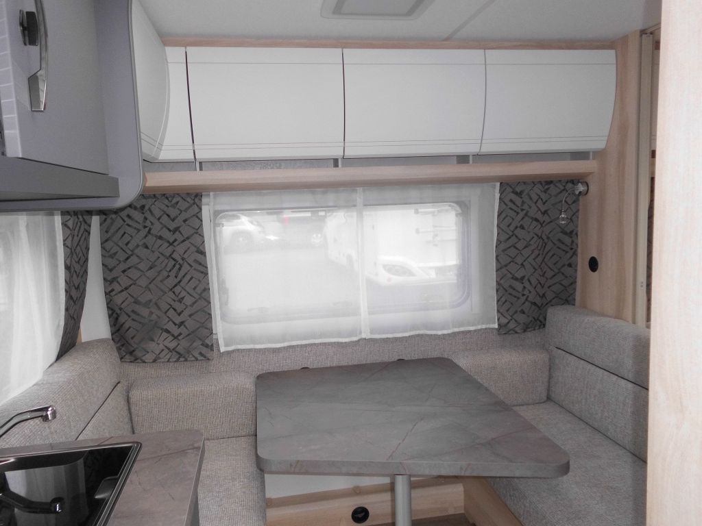 Hobby De Luxe 400 SFe 1500kg., Fahrradträger - Asuntovaunu: kuva Hobby De Luxe 400 SFe 1500kg., Fahrradträger - Asuntovaunu Hobby De Luxe 400 SFe 1500kg., Fahrradträger - Asuntovaunu: kuva Hobby De Luxe 400 SFe 1500kg., Fahrradträger - Asuntovaunu