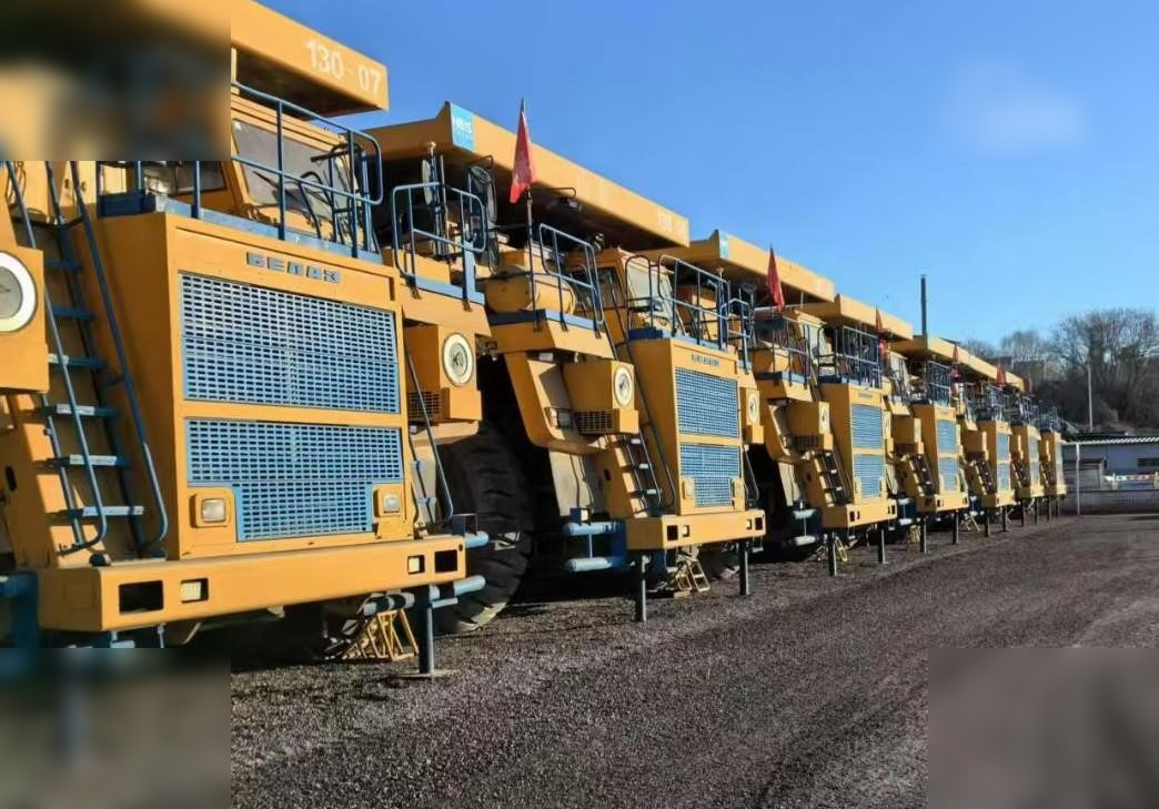 2009 BELAZ 75302 - Maansiirtoauto: kuva 2009 BELAZ 75302 - Maansiirtoauto 2009 BELAZ 75302 - Maansiirtoauto: kuva 2009 BELAZ 75302 - Maansiirtoauto