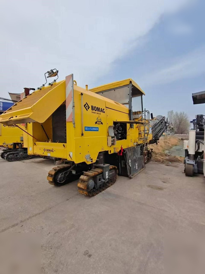 2017 BOMAG BM2000/60-2 - Asfalttijyrsimen: kuva 2017 BOMAG BM2000/60-2 - Asfalttijyrsimen 2017 BOMAG BM2000/60-2 - Asfalttijyrsimen: kuva 2017 BOMAG BM2000/60-2 - Asfalttijyrsimen