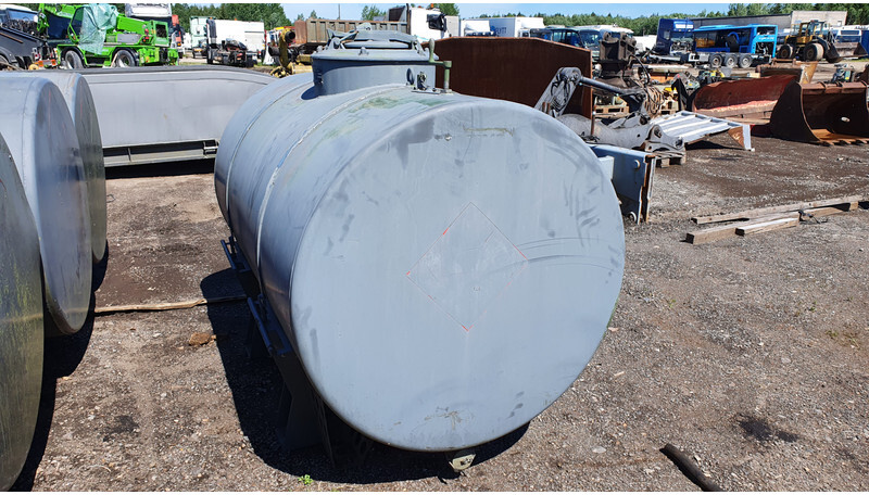 ALUMINUM TANK 2000L - Polttoainetankki - Kuorma-auto: kuva ALUMINUM TANK 2000L - Polttoainetankki - Kuorma-auto ALUMINUM TANK 2000L - Polttoainetankki - Kuorma-auto: kuva ALUMINUM TANK 2000L - Polttoainetankki - Kuorma-auto