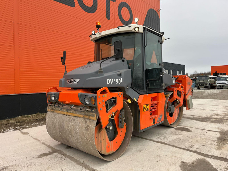 Hamm DV+ 90i VO-S Sand spreader BSWA 1700 - Jyrä: kuva Hamm DV+ 90i VO-S Sand spreader BSWA 1700 - Jyrä Hamm DV+ 90i VO-S Sand spreader BSWA 1700 - Jyrä: kuva Hamm DV+ 90i VO-S Sand spreader BSWA 1700 - Jyrä