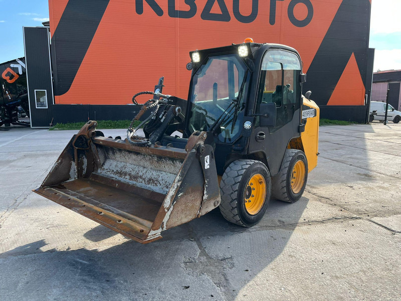 JCB 155 T4 BUCKET & BRUSH - Pyöräkuormaaja: kuva JCB 155 T4 BUCKET & BRUSH - Pyöräkuormaaja JCB 155 T4 BUCKET & BRUSH - Pyöräkuormaaja: kuva JCB 155 T4 BUCKET & BRUSH - Pyöräkuormaaja