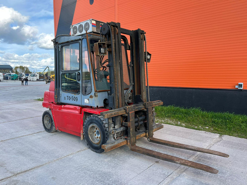 Kalmar DCD 50-6H Rated capacity: 5000 kg / Lifting height: 4000 mm - Dieseltrukki: kuva Kalmar DCD 50-6H Rated capacity: 5000 kg / Lifting height: 4000 mm - Dieseltrukki Kalmar DCD 50-6H Rated capacity: 5000 kg / Lifting height: 4000 mm - Dieseltrukki: kuva Kalmar DCD 50-6H Rated capacity: 5000 kg / Lifting height: 4000 mm - Dieseltrukki