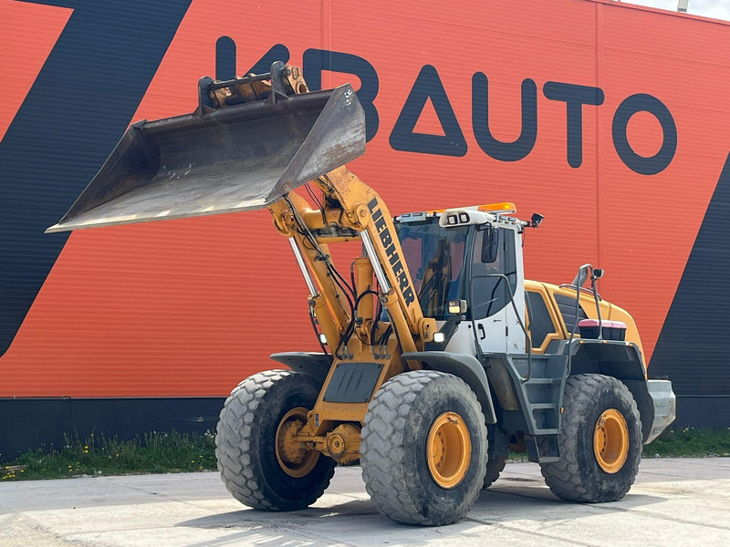 Liebherr L 550 4X4 AC / CENTRL LUBRICATION / SCALES - Pyöräkuormaaja: kuva Liebherr L 550 4X4 AC / CENTRL LUBRICATION / SCALES - Pyöräkuormaaja Liebherr L 550 4X4 AC / CENTRL LUBRICATION / SCALES - Pyöräkuormaaja: kuva Liebherr L 550 4X4 AC / CENTRL LUBRICATION / SCALES - Pyöräkuormaaja