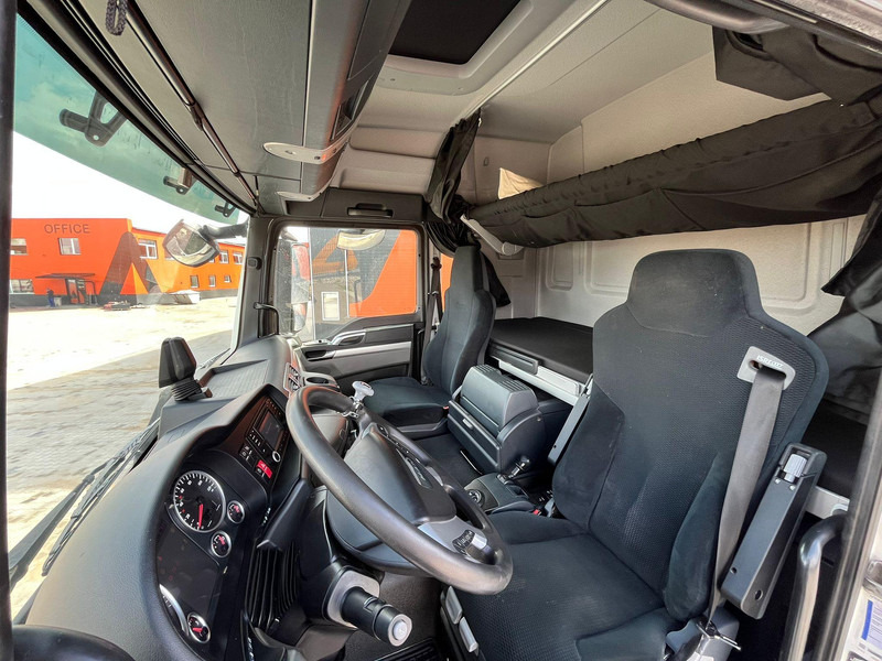 Leasing MAN TGS 18.400 4x2 ADR AT / BOX L=8189 mm MAN TGS 18.400 4x2 ADR AT / BOX L=8189 mm: kuva Leasing MAN TGS 18.400 4x2 ADR AT / BOX L=8189 mm MAN TGS 18.400 4x2 ADR AT / BOX L=8189 mm