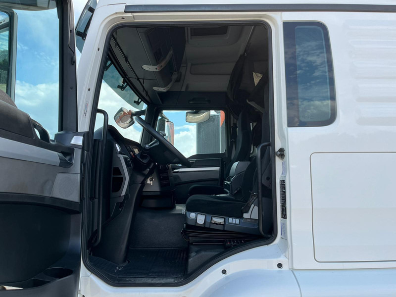 Leasing MAN TGS 18.400 4x2 ADR AT / BOX L=8189 mm MAN TGS 18.400 4x2 ADR AT / BOX L=8189 mm: kuva Leasing MAN TGS 18.400 4x2 ADR AT / BOX L=8189 mm MAN TGS 18.400 4x2 ADR AT / BOX L=8189 mm