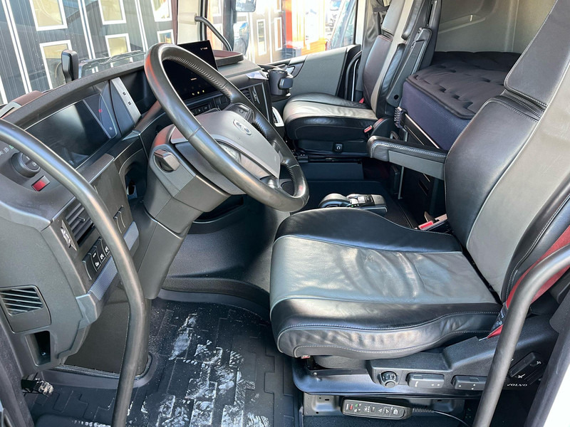 Leasing Volvo FH 500 6x2 GLOBE XL / RETARDER / DOUBLE BOGIE Volvo FH 500 6x2 GLOBE XL / RETARDER / DOUBLE BOGIE: kuva Leasing Volvo FH 500 6x2 GLOBE XL / RETARDER / DOUBLE BOGIE Volvo FH 500 6x2 GLOBE XL / RETARDER / DOUBLE BOGIE