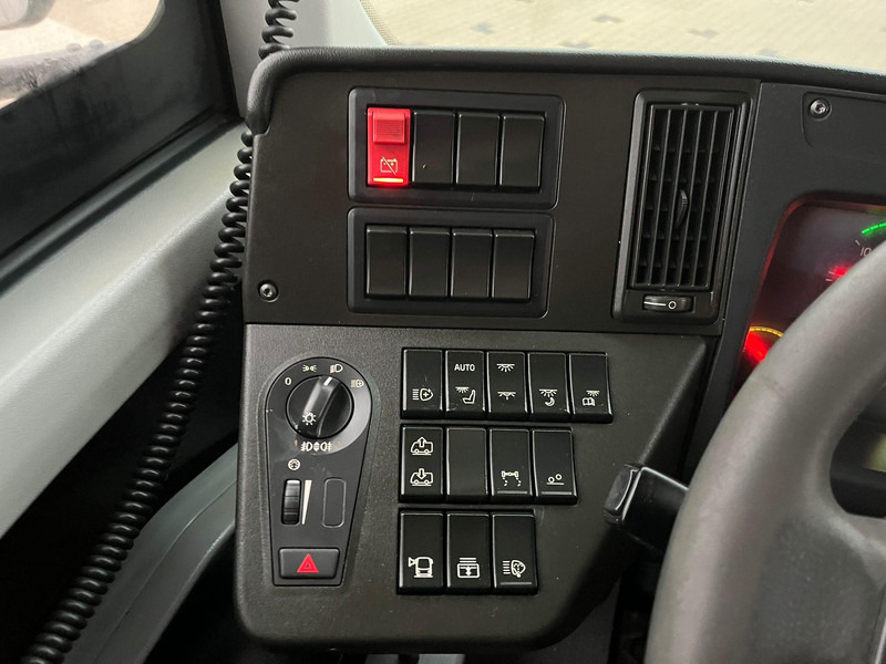 Linja-auto Volvo B8RLE 8900 6x2 AC / AUXILIARY HEATER / WHEELCHAIR RAMP: kuva Linja-auto Volvo B8RLE 8900 6x2 AC / AUXILIARY HEATER / WHEELCHAIR RAMP