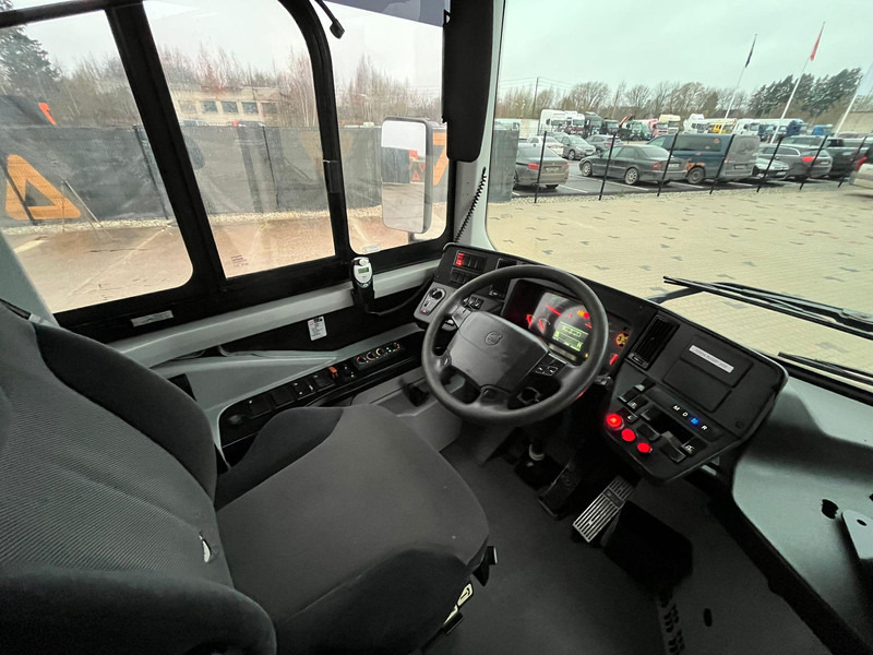 Linja-auto Volvo B8RLE 8900 6x2 AC / AUXILIARY HEATER / WHEELCHAIR RAMP: kuva Linja-auto Volvo B8RLE 8900 6x2 AC / AUXILIARY HEATER / WHEELCHAIR RAMP