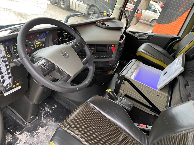 Interior photo 2: Leasing Volvo FH 16 650 6x2 PK 18502 / PALFINGER T 20 ton / RETARDER Volvo FH 16 650 6x2 PK 18502 / PALFINGER T 20 ton / RETARDER
