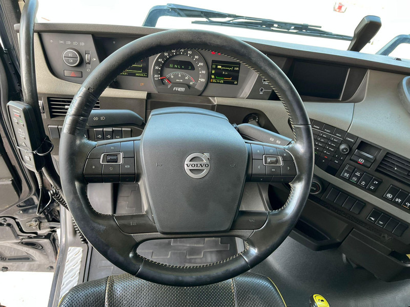 Kuljetin kuorma-auto Volvo FH 16 750 8x4 HMF2620K-5 / WINCH / PLATFORM L=7100 mm: kuva Kuljetin kuorma-auto Volvo FH 16 750 8x4 HMF2620K-5 / WINCH / PLATFORM L=7100 mm