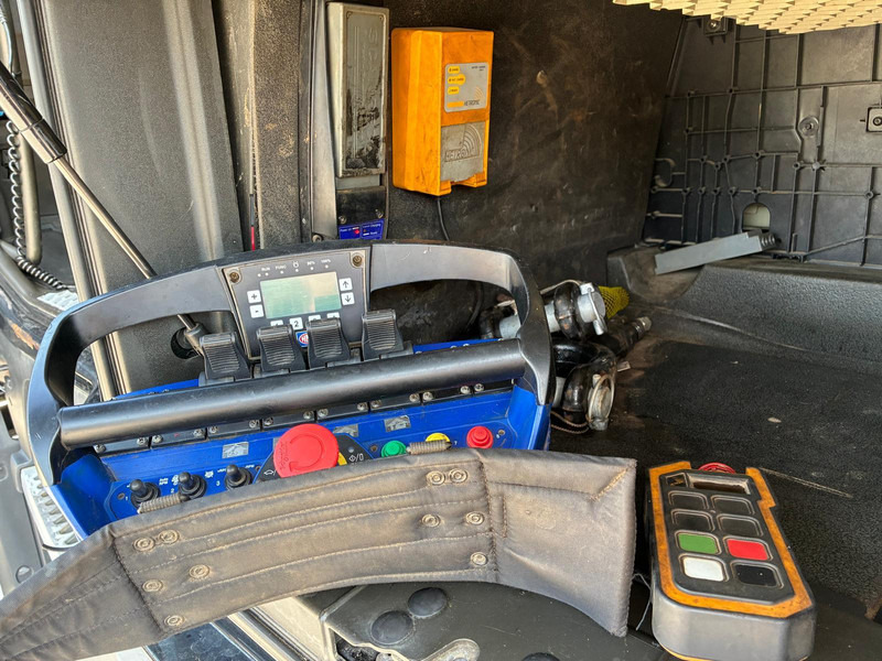 Kuljetin kuorma-auto Volvo FH 16 750 8x4 HMF2620K-5 / WINCH / PLATFORM L=7100 mm: kuva Kuljetin kuorma-auto Volvo FH 16 750 8x4 HMF2620K-5 / WINCH / PLATFORM L=7100 mm