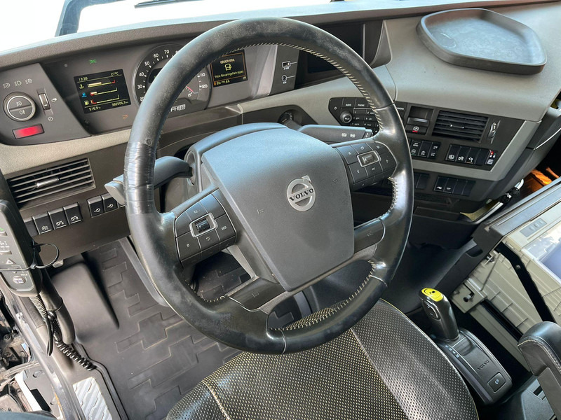 Kuljetin kuorma-auto Volvo FH 16 750 8x4 HMF2620K-5 / WINCH / PLATFORM L=7100 mm: kuva Kuljetin kuorma-auto Volvo FH 16 750 8x4 HMF2620K-5 / WINCH / PLATFORM L=7100 mm