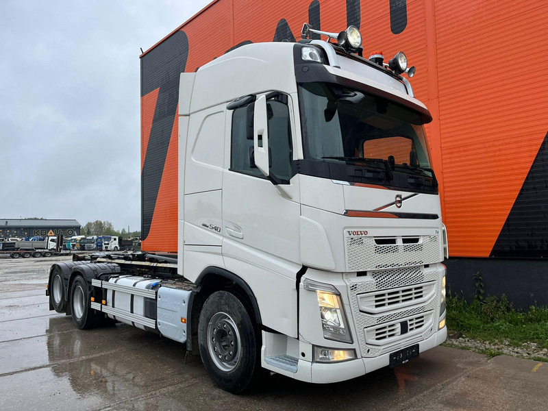 Volvo FH 540 6x4 HIAB 21 ton / L=5600 mm / RETARDER / TANDEM AXLE LIFT - Koukkulava kuorma-auto: kuva Volvo FH 540 6x4 HIAB 21 ton / L=5600 mm / RETARDER / TANDEM AXLE LIFT - Koukkulava kuorma-auto Volvo FH 540 6x4 HIAB 21 ton / L=5600 mm / RETARDER / TANDEM AXLE LIFT - Koukkulava kuorma-auto: kuva Volvo FH 540 6x4 HIAB 21 ton / L=5600 mm / RETARDER / TANDEM AXLE LIFT - Koukkulava kuorma-auto