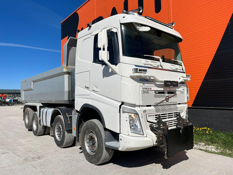 Volvo FH 540 8x4 RETARDER / TANDEM AXLE LIFT / BIG AXLES / BOX L=5704 mm - Kippiauto kuorma-auto: kuva Volvo FH 540 8x4 RETARDER / TANDEM AXLE LIFT / BIG AXLES / BOX L=5704 mm - Kippiauto kuorma-auto Volvo FH 540 8x4 RETARDER / TANDEM AXLE LIFT / BIG AXLES / BOX L=5704 mm - Kippiauto kuorma-auto: kuva Volvo FH 540 8x4 RETARDER / TANDEM AXLE LIFT / BIG AXLES / BOX L=5704 mm - Kippiauto kuorma-auto