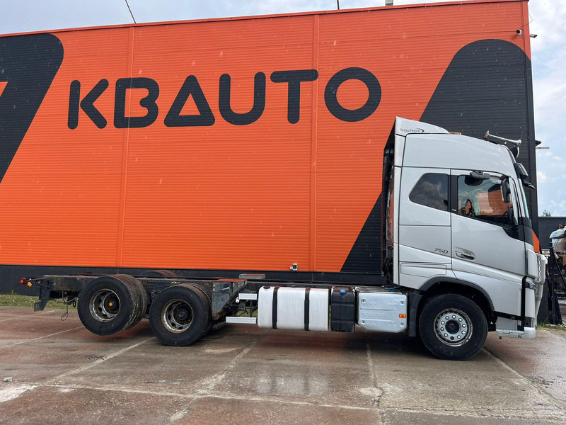 Volvo FH 750 6x4 CHASSIS L=6970 / RETARDER / PTO / TANDEM AXLE LIFT - Kuorma-auto alusta: kuva Volvo FH 750 6x4 CHASSIS L=6970 / RETARDER / PTO / TANDEM AXLE LIFT - Kuorma-auto alusta Volvo FH 750 6x4 CHASSIS L=6970 / RETARDER / PTO / TANDEM AXLE LIFT - Kuorma-auto alusta: kuva Volvo FH 750 6x4 CHASSIS L=6970 / RETARDER / PTO / TANDEM AXLE LIFT - Kuorma-auto alusta