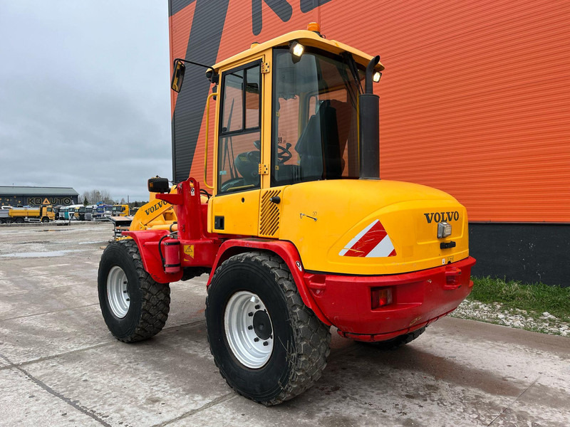 Pyöräkuormaaja Volvo L 30 B-Z/X 4x4 AC / QUICK COUPLER / BUCKET + FORKS: kuva Pyöräkuormaaja Volvo L 30 B-Z/X 4x4 AC / QUICK COUPLER / BUCKET + FORKS