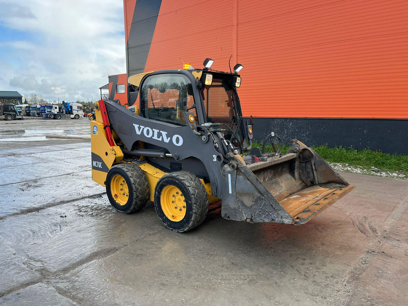 Volvo MC 70 C T4 BRUSH - Pyöräkuormaaja: kuva Volvo MC 70 C T4 BRUSH - Pyöräkuormaaja Volvo MC 70 C T4 BRUSH - Pyöräkuormaaja: kuva Volvo MC 70 C T4 BRUSH - Pyöräkuormaaja