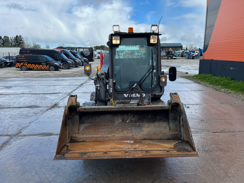 Volvo MC 70 C T4 BRUSH - Pyöräkuormaaja: kuva Volvo MC 70 C T4 BRUSH - Pyöräkuormaaja Volvo MC 70 C T4 BRUSH - Pyöräkuormaaja: kuva Volvo MC 70 C T4 BRUSH - Pyöräkuormaaja
