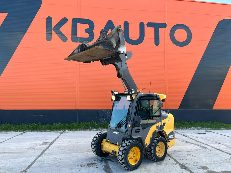 Volvo MC 70 C - Pyöräkuormaaja: kuva Volvo MC 70 C - Pyöräkuormaaja Volvo MC 70 C - Pyöräkuormaaja: kuva Volvo MC 70 C - Pyöräkuormaaja
