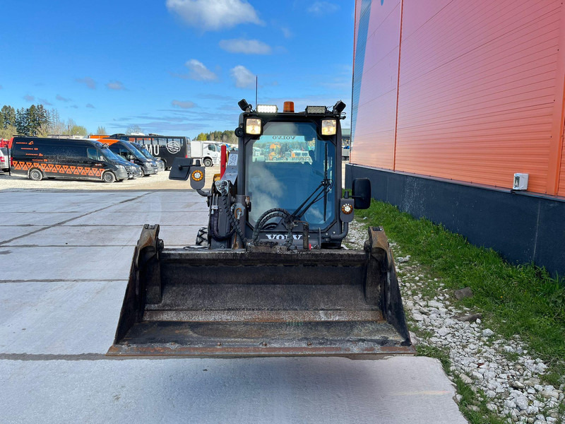 Volvo MC 70 C - Pyöräkuormaaja: kuva Volvo MC 70 C - Pyöräkuormaaja Volvo MC 70 C - Pyöräkuormaaja: kuva Volvo MC 70 C - Pyöräkuormaaja