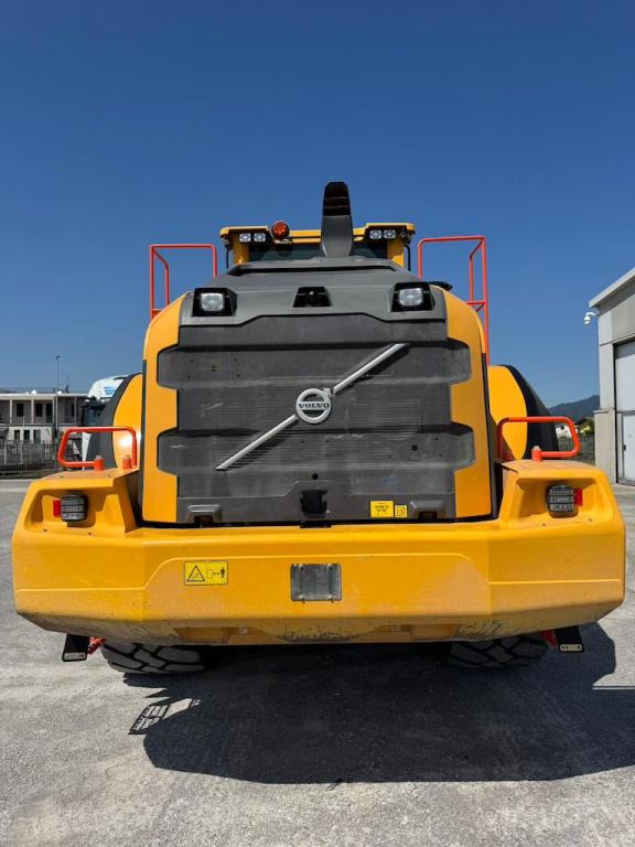 Volvo L180H - Pyöräkuormaaja: kuva  Volvo L180H - Pyöräkuormaaja Volvo L180H - Pyöräkuormaaja: kuva  Volvo L180H - Pyöräkuormaaja